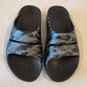 NEW Oofos Ooahh Sport Recovery Gray Camo Slide W8 M6 EU39
